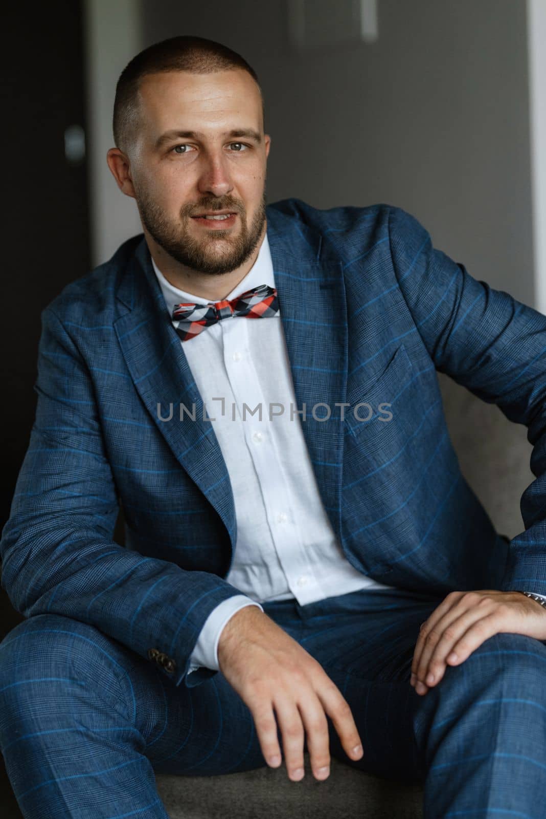 portrait of smiling groom with beard by Andreua