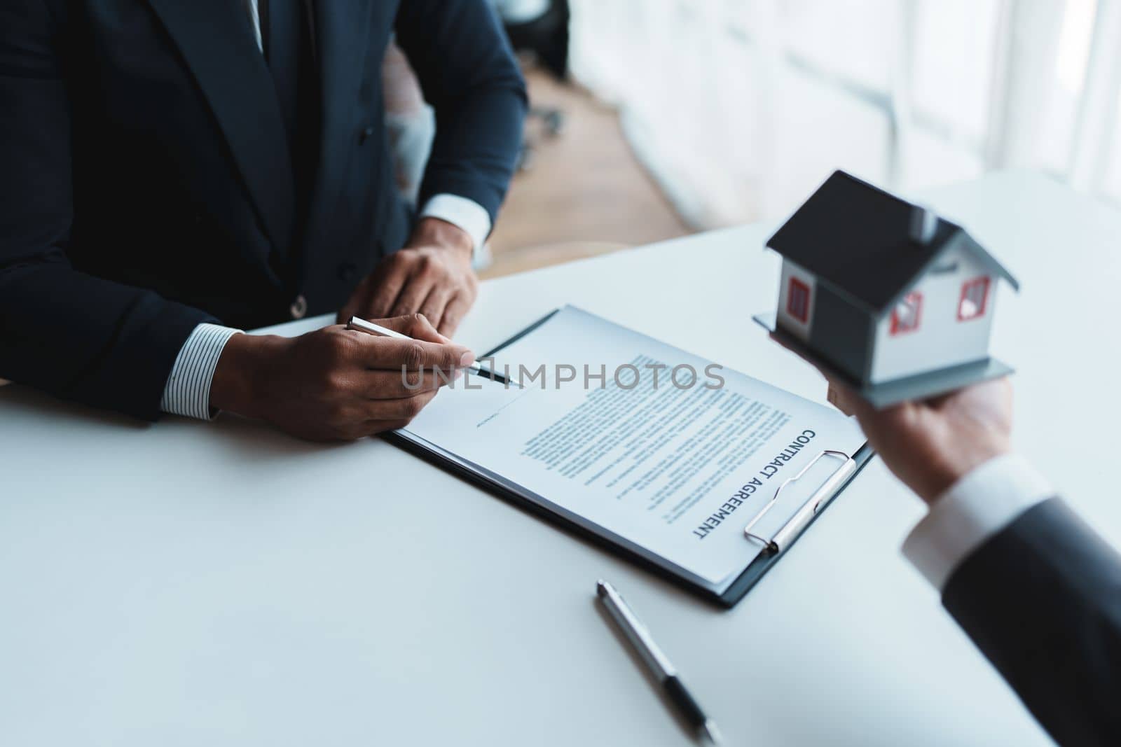 Real estate company to buy houses and land are delivering keys and houses to customers after agreeing to make a home purchase agreement and make a loan agreement