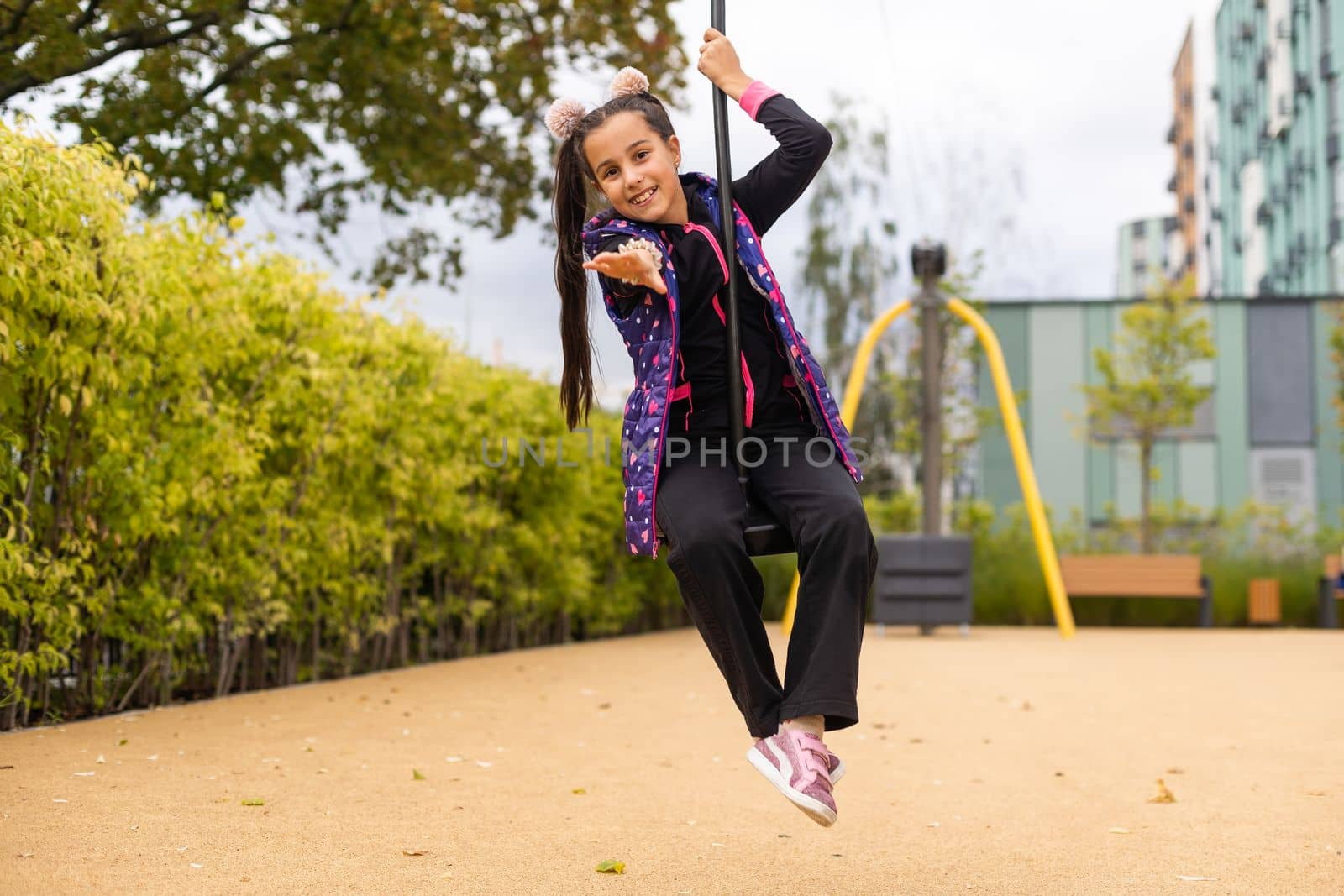 Little girl rushes on a bungee.