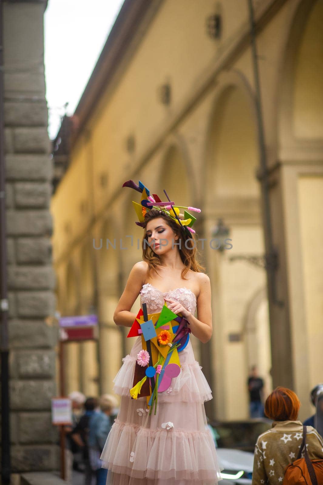 a bride in a pink wedding dress with an unusual bouquet and decoration in Gorova in Florence, Italy.