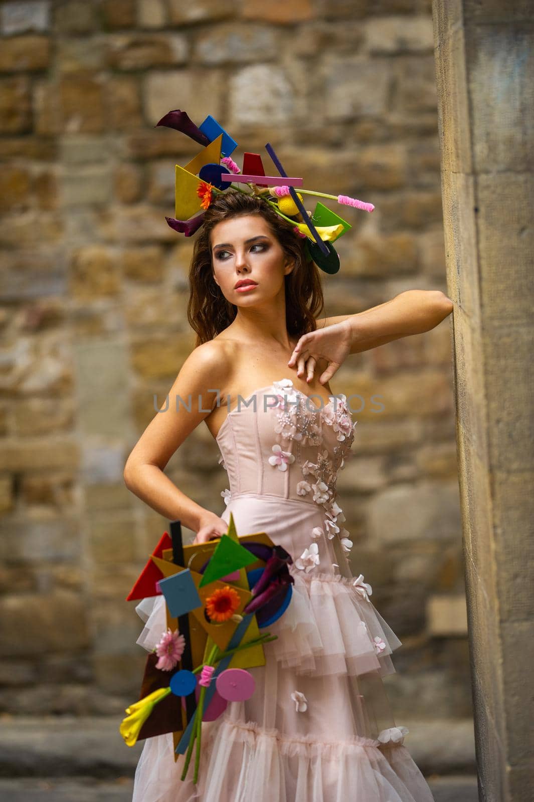 a bride in a pink wedding dress with an unusual bouquet and decoration in Gorova in Florence, Italy.