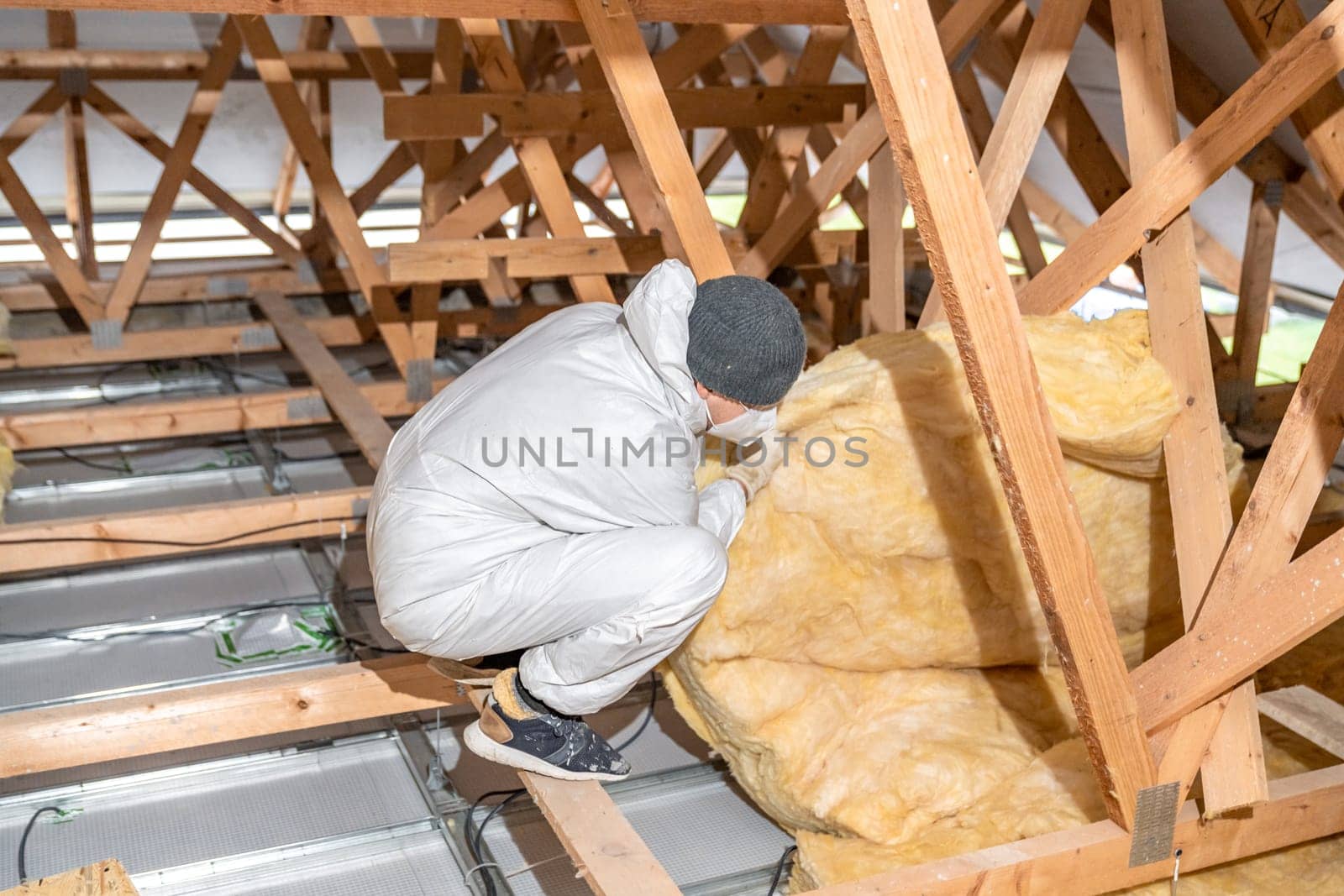 thermal insulation of roof spaces with glass wool by Edophoto