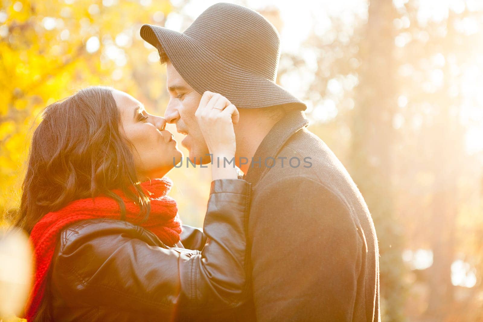 Happy in lov Beautiful gourgeous couple in autumn park