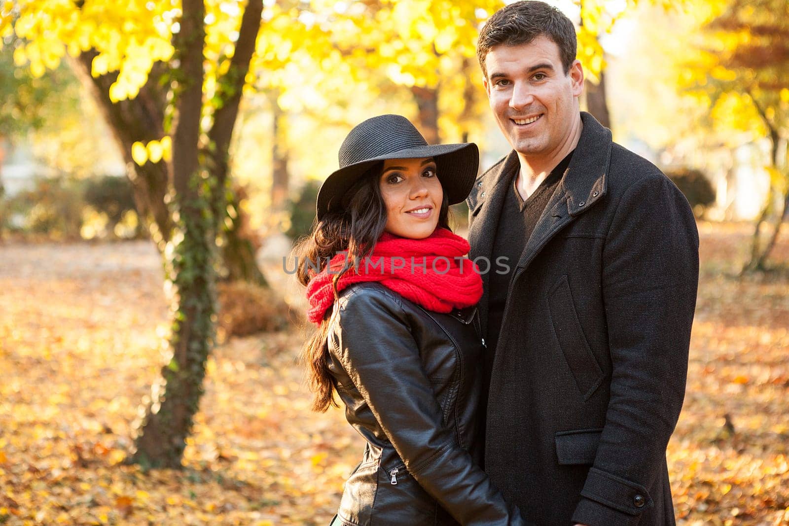 Happy in lov Beautiful gourgeous couple in autumn park