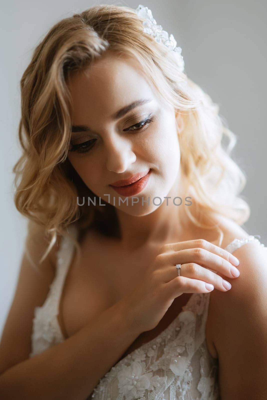 morning of the bride with the creation of the image of makeup and the creation of hairstyles