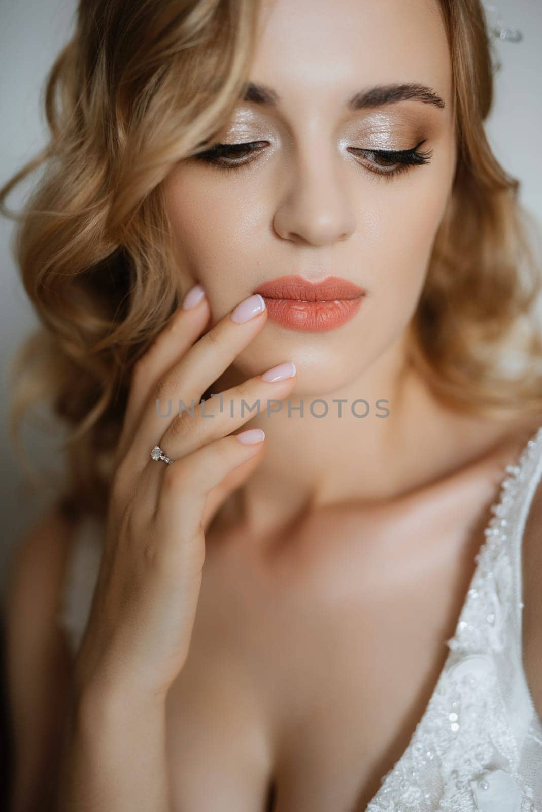 morning of the bride with the creation of the image of makeup and the creation of hairstyles