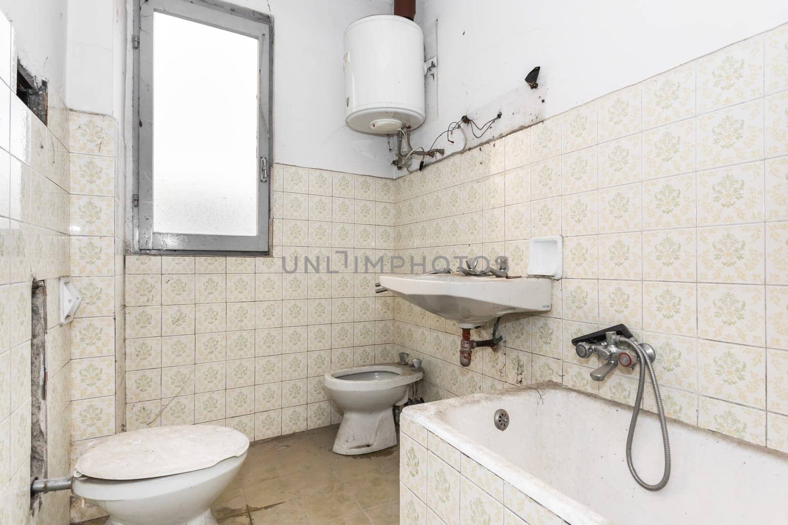 Dirty old bathroom by germanopoli