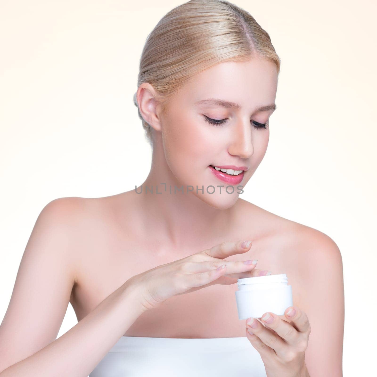 Personable perfect skin woman holding mockup moisturizer product. by biancoblue
