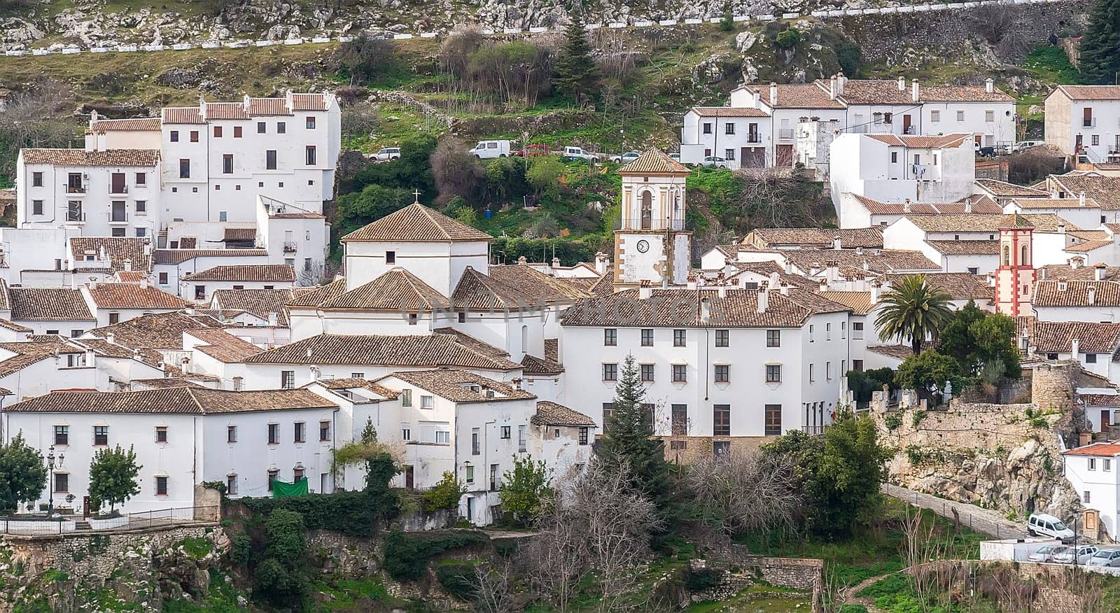View of the white town of Grazalema (Cádiz, Andalusia, Spain).