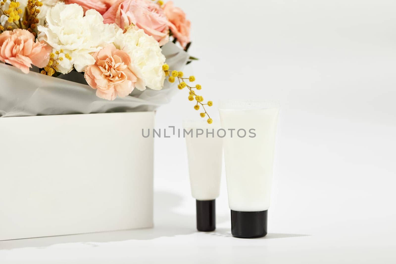 cosmetic beauty product bottle mockup with natural ingredient and spring flower. natural concept. copy space