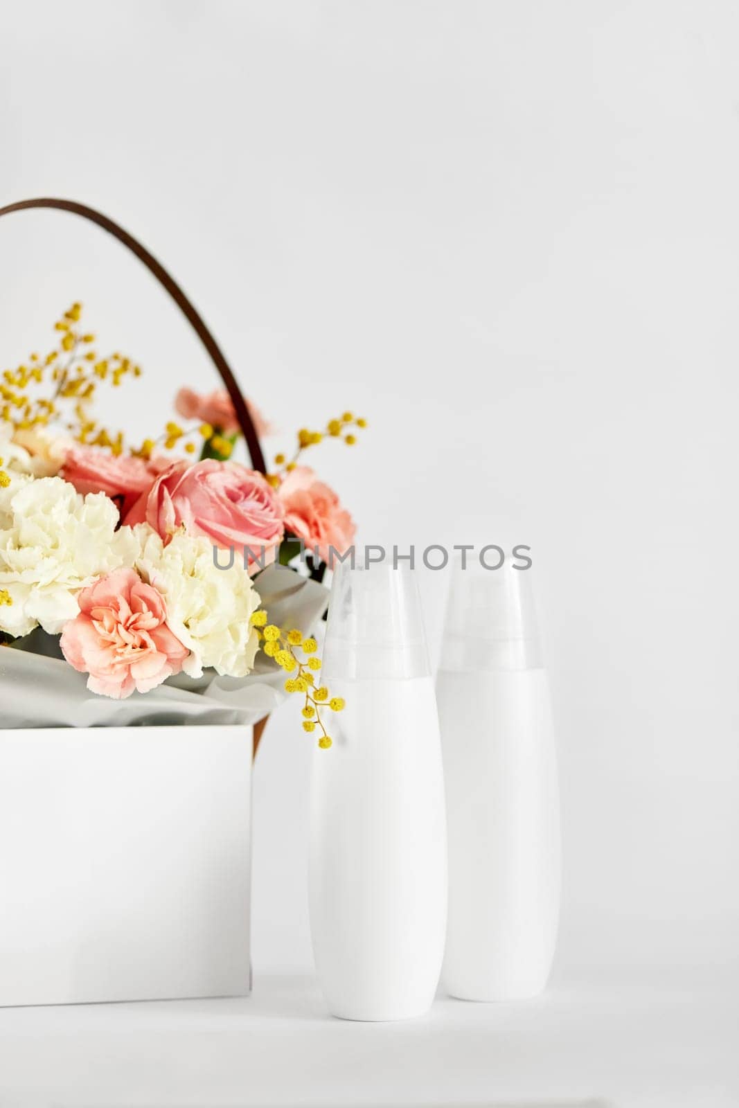 cosmetic beauty product bottle mockup and flower by erstudio