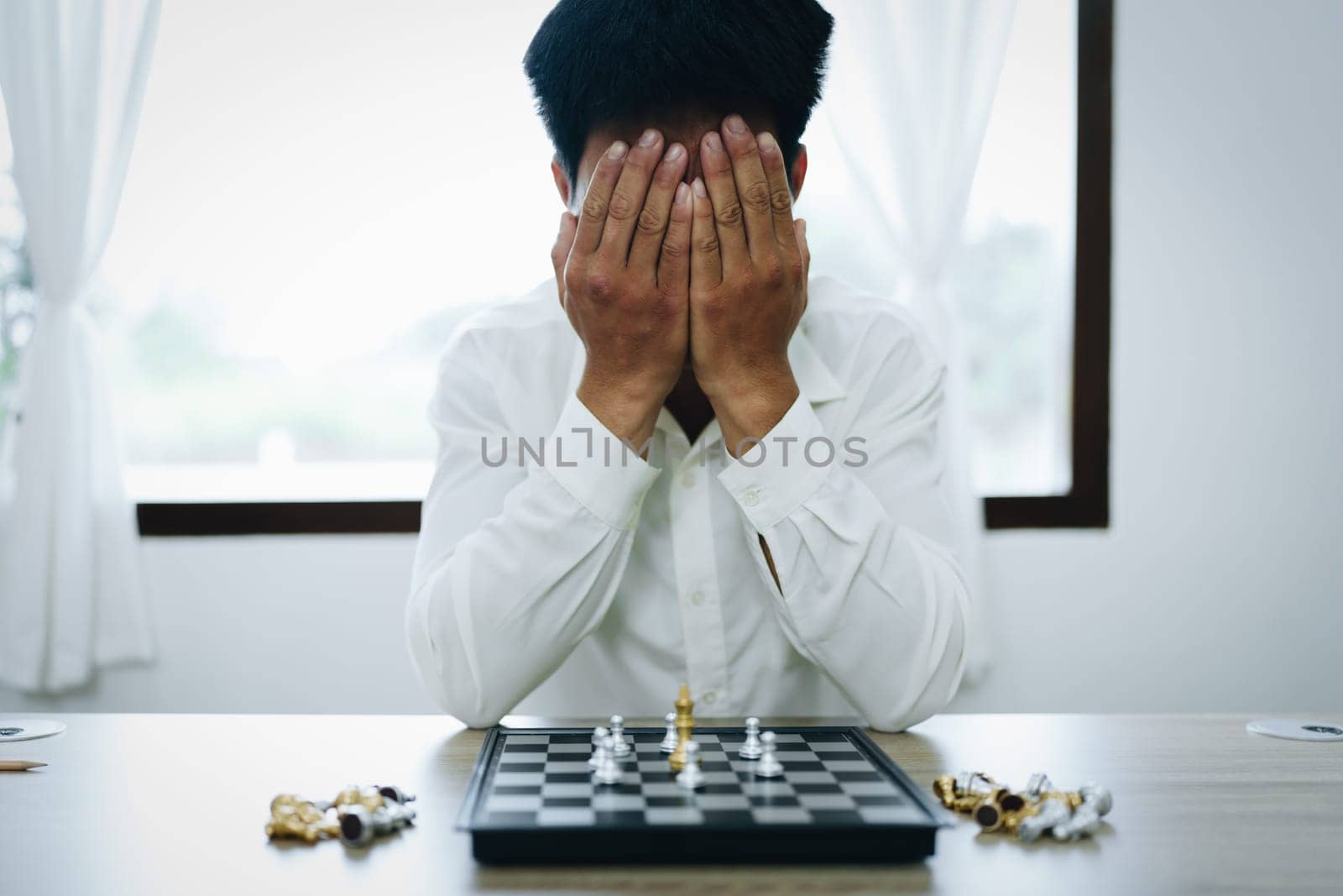 Playing and planning a chess walk, entrepreneurs show defeat in planning their financial affairs.