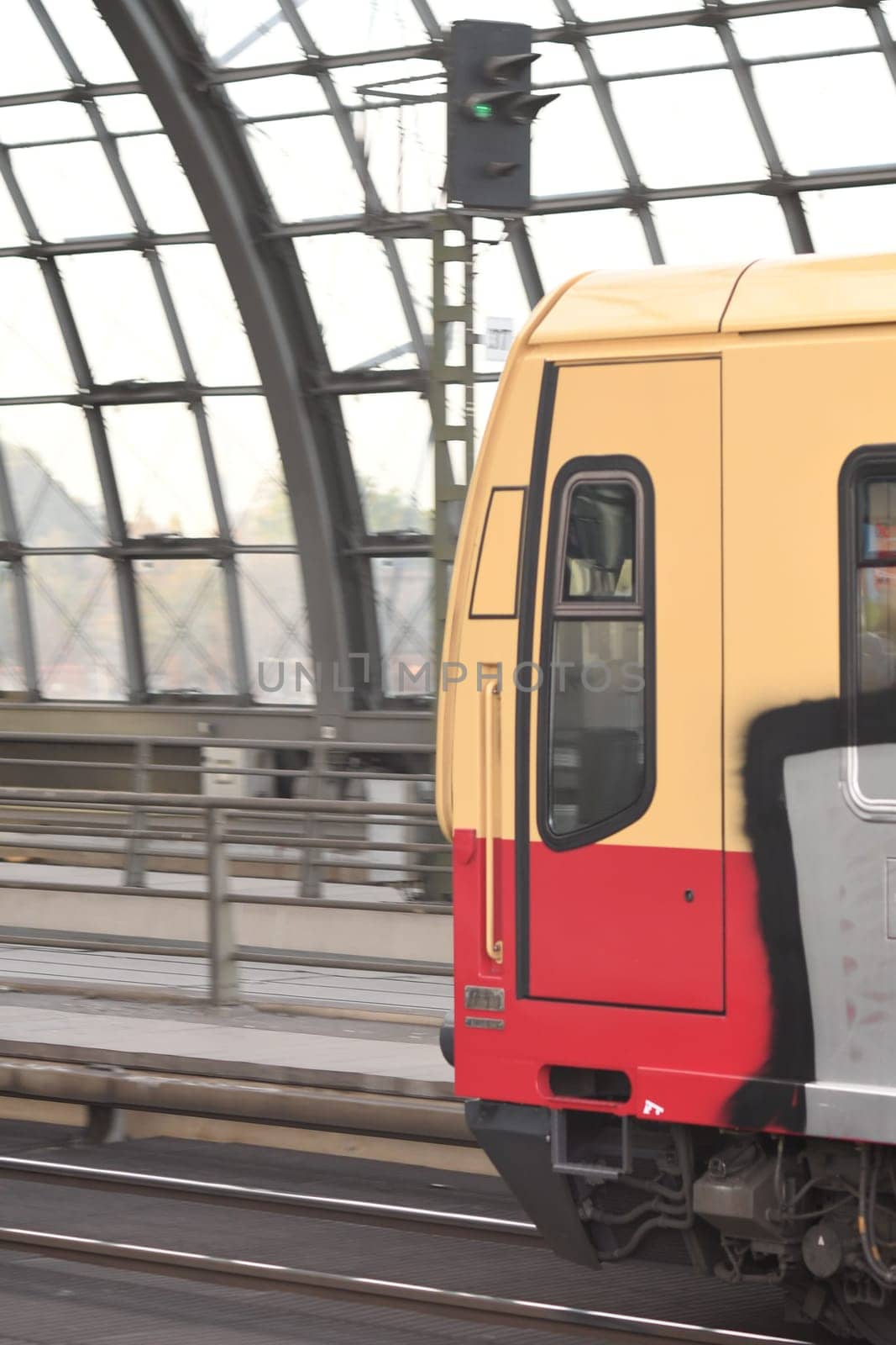 Vertical shot of the Berlin light rail Stadtbahn S7 with graffiti leaving the Berlin main station