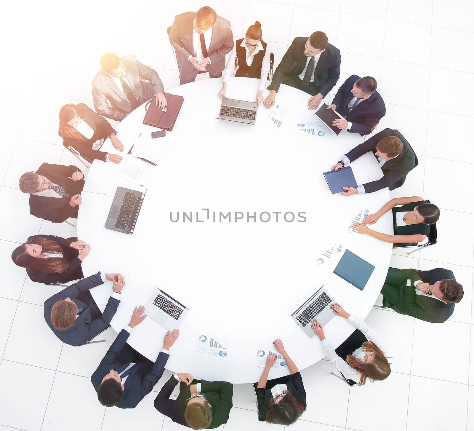 meeting of shareholders of the company at the round - table.the concept of business meetings