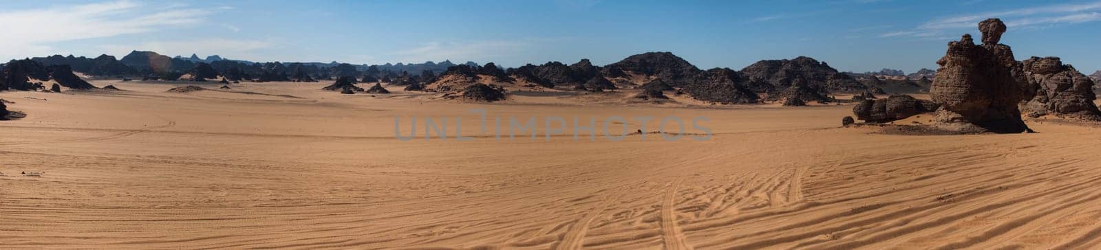 Panoramic view of the libyan sahara desert by Giamplume