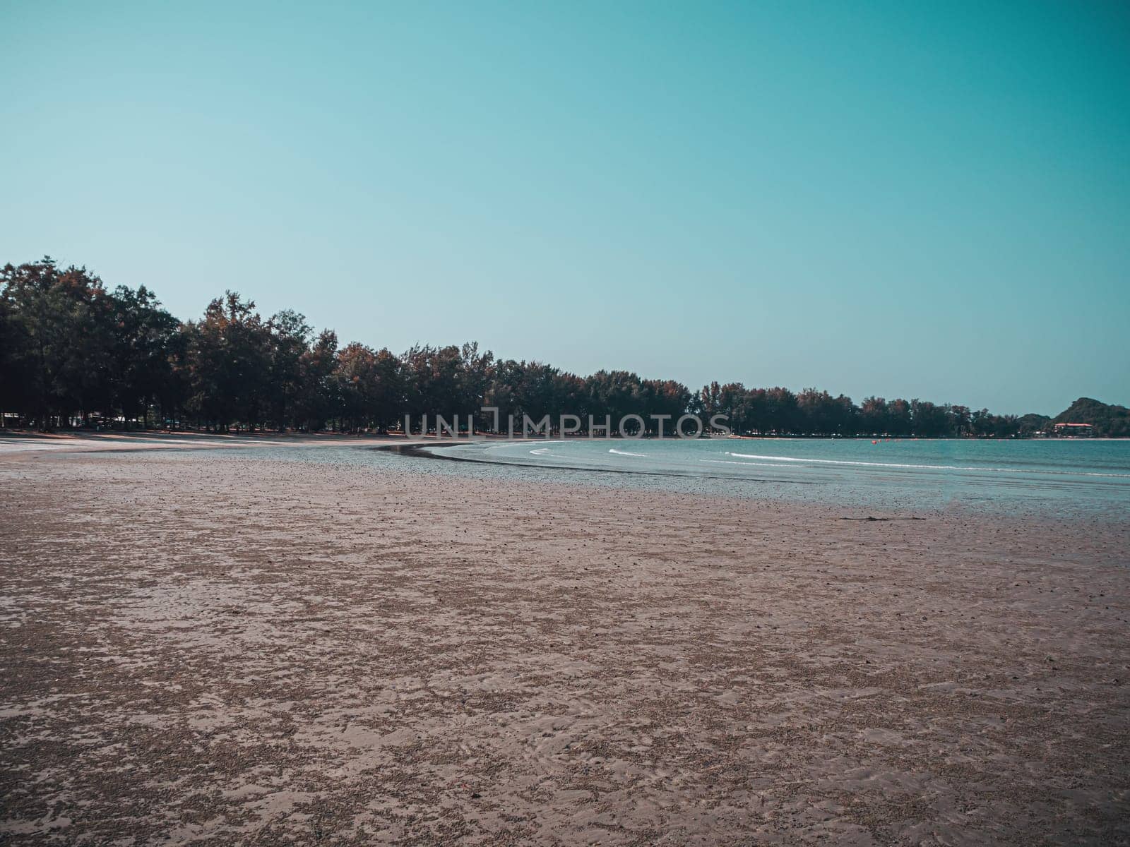 horizon scenics Calm sea beach with blue water ocean  blue sky
