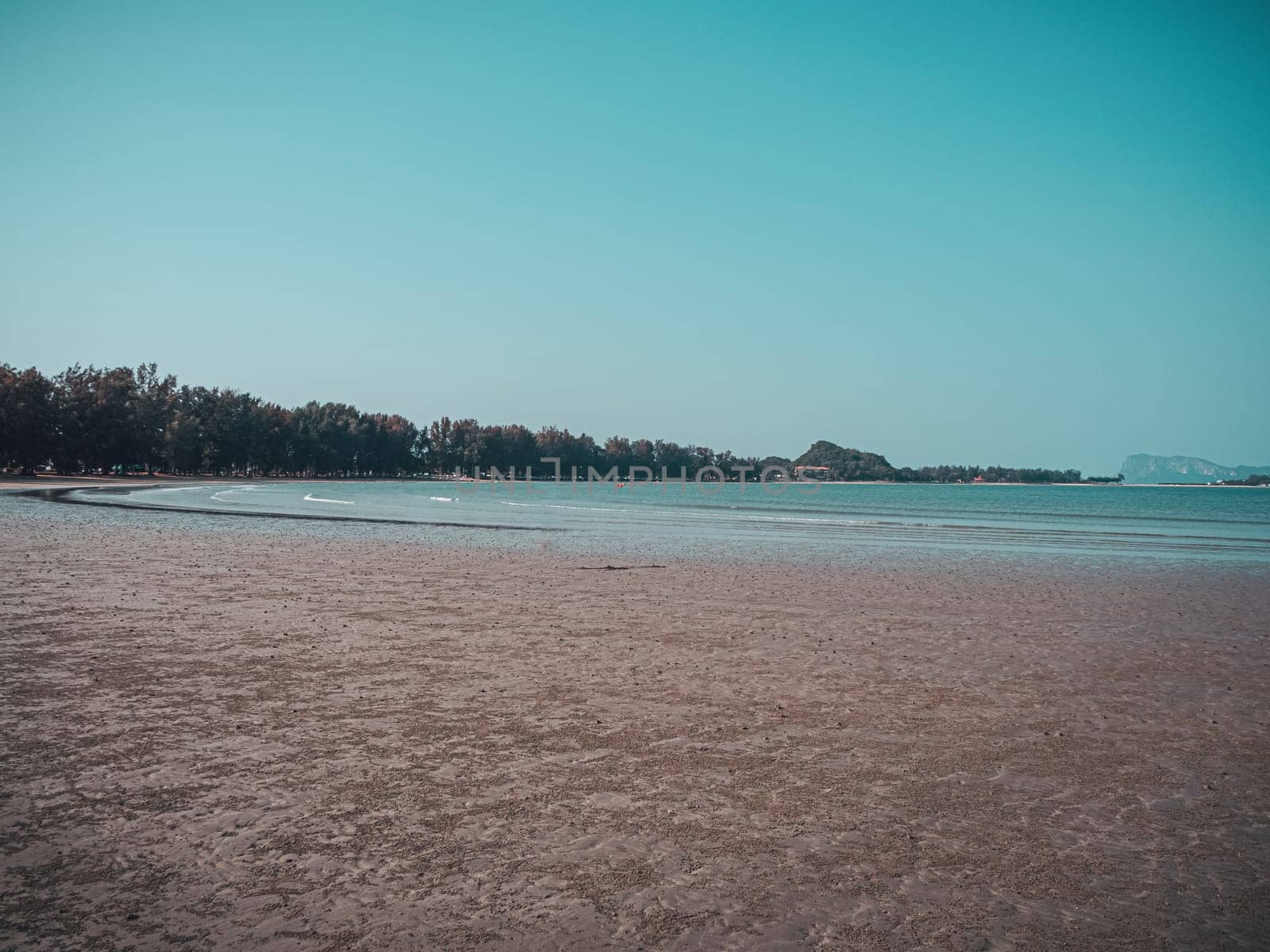 horizon scenics Calm sea blue water ocean  blue sky nature background