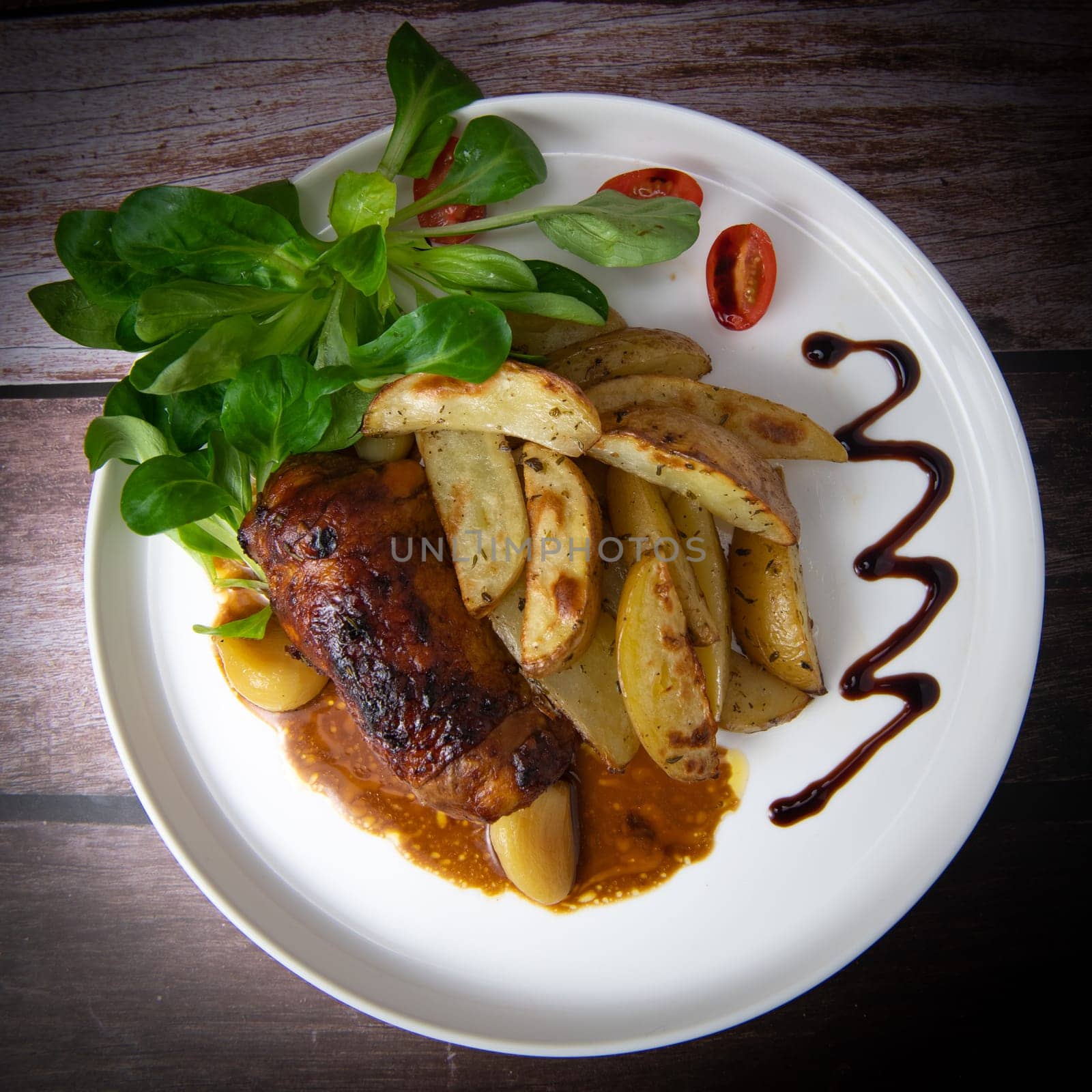 Recipe for boneless rolled chicken leg with potatoes and molasses-flavoured mache salad, High quality photo
