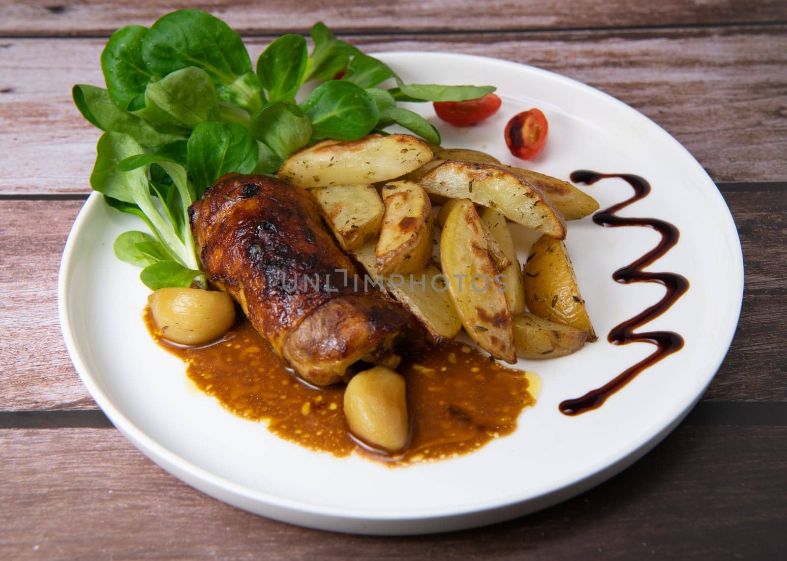 Recipe for boneless rolled chicken leg with potatoes and molasses-flavoured mache salad, High quality photo