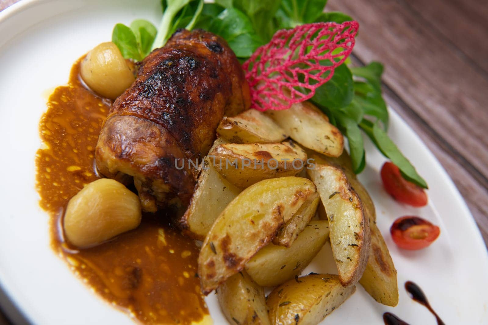 Recipe for boneless rolled chicken leg with potatoes and molasses-flavoured mache salad, High quality photo