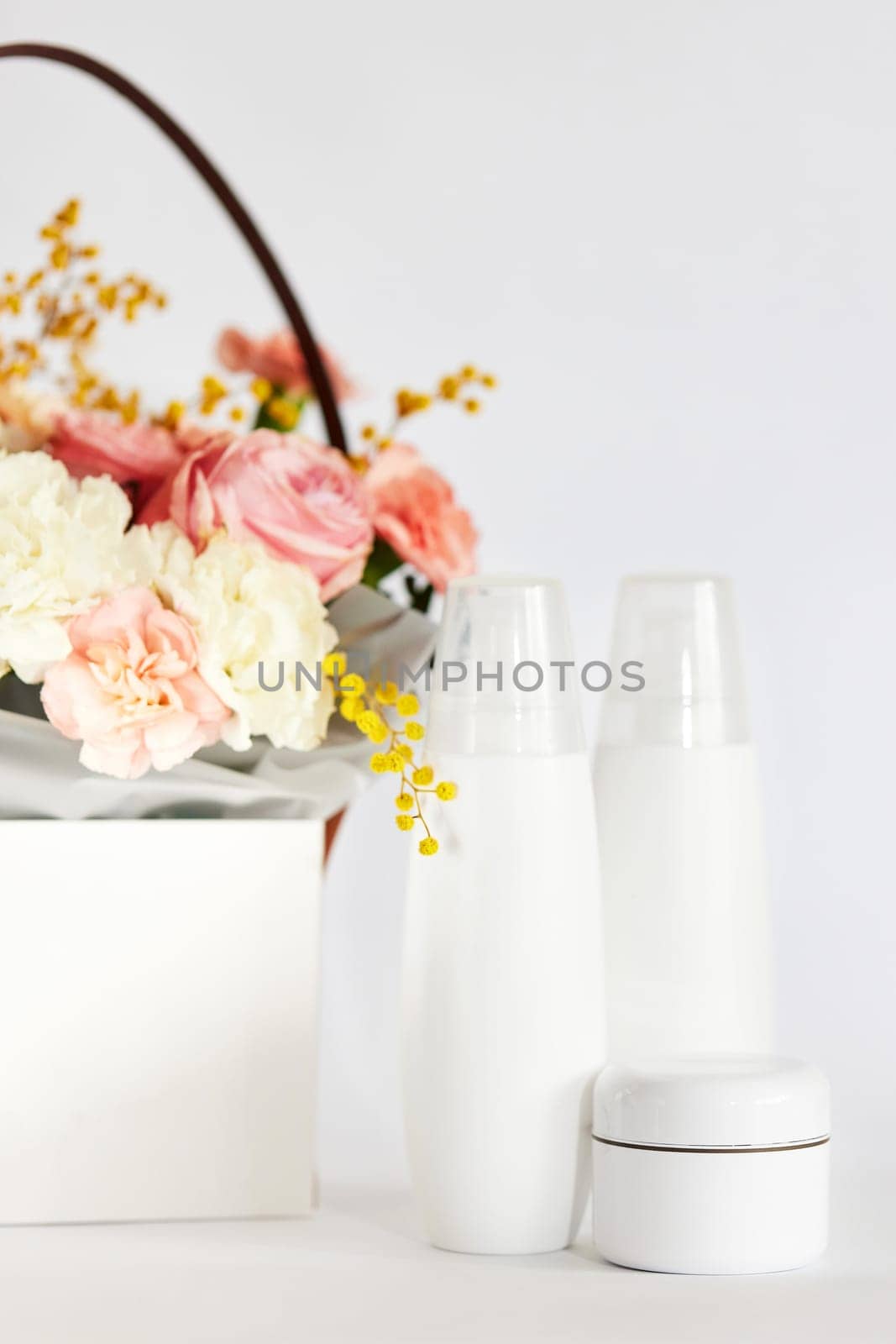 cosmetic beauty product bottle mockup and flower by erstudio