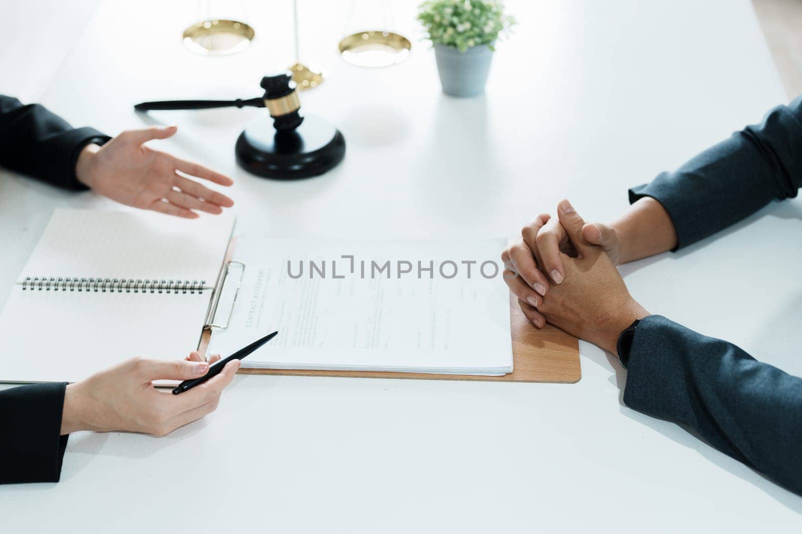 The signing of important documents between the lawyer and the client to enter into an agreement in a court case by Manastrong