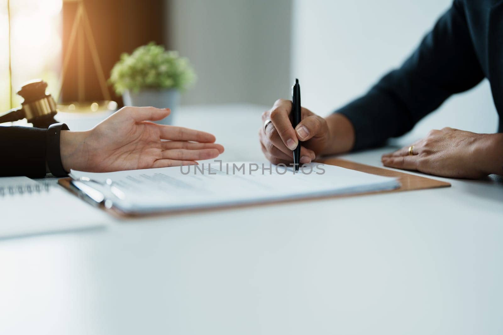 The signing of important documents between the lawyer and the client to enter into an agreement in a court case by Manastrong