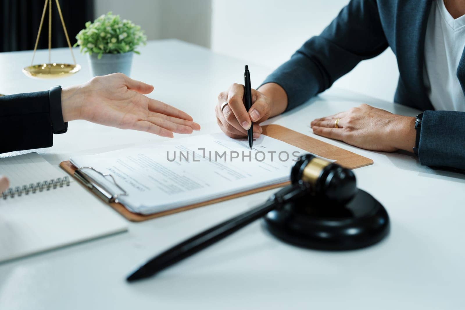 The signing of important documents between the lawyer and the client to enter into an agreement in a court case by Manastrong