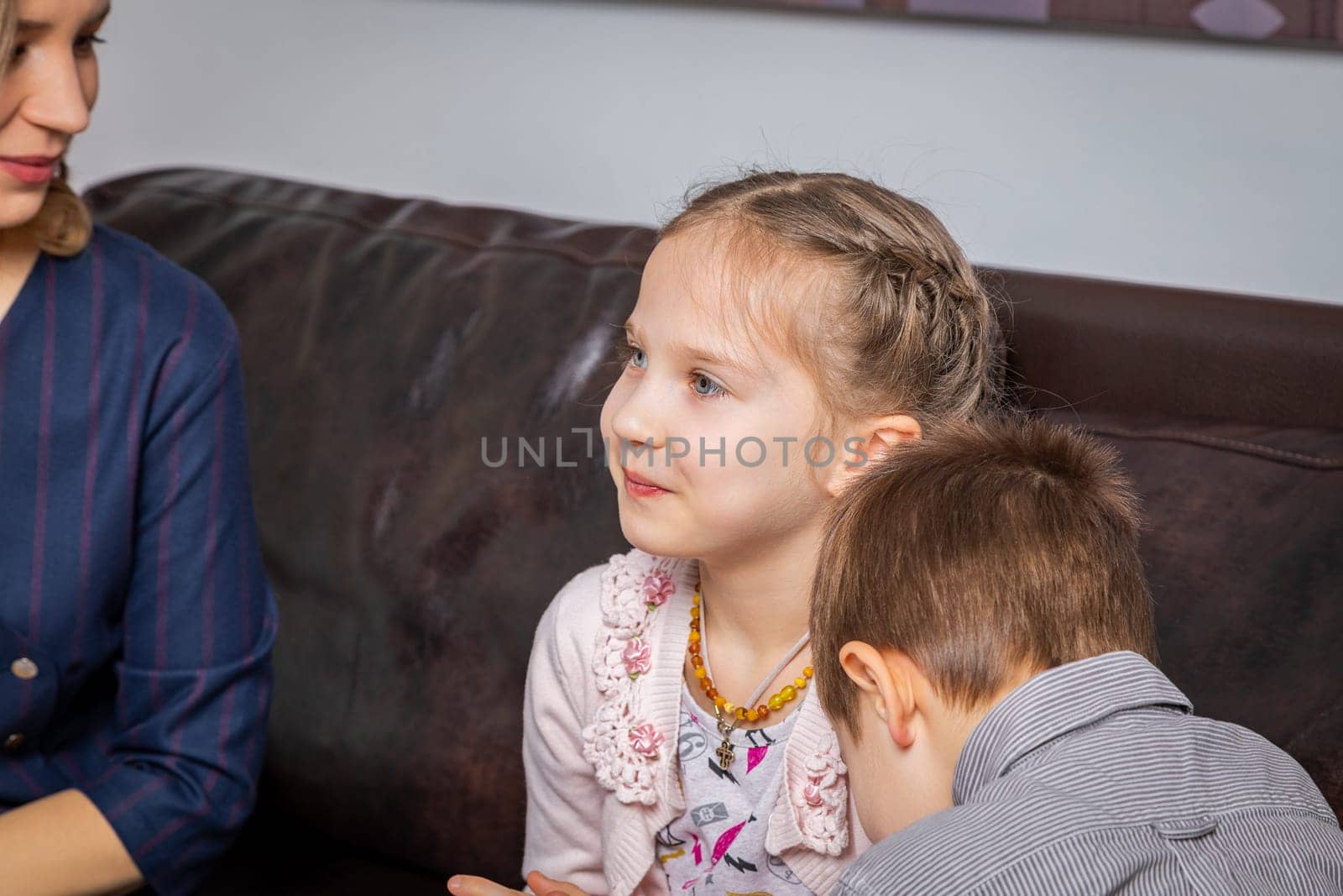 The girl answers the psychologist's questions at the reception