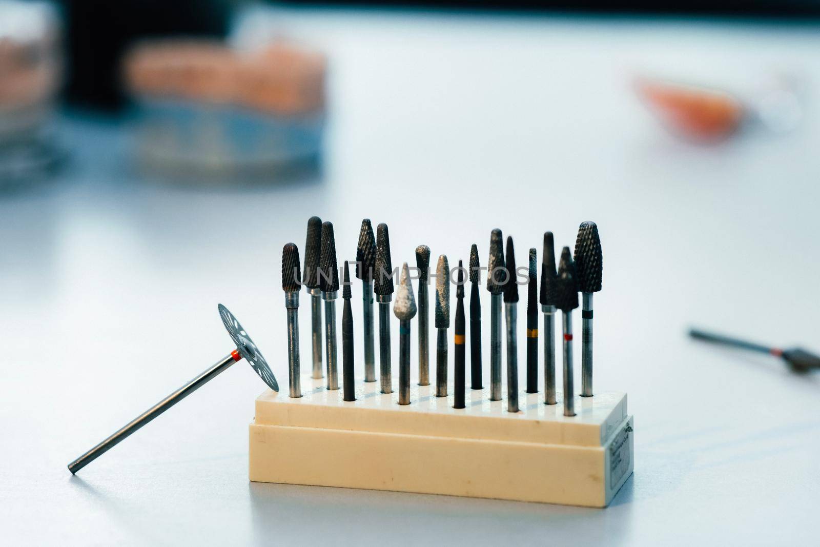 Grinding tools and drills for dental technicians.