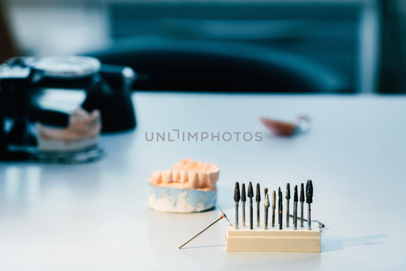 Grinding tools and drills for dental technicians.