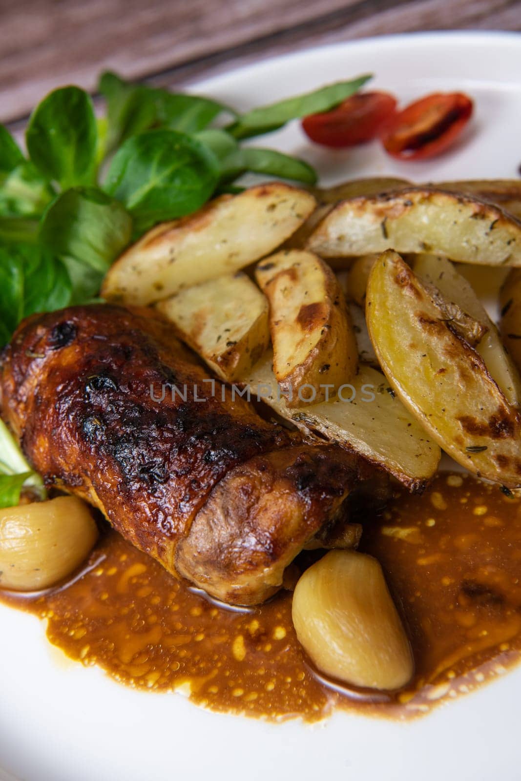 Recipe for boneless rolled chicken leg with potatoes and molasses-flavoured mache salad, High quality photo