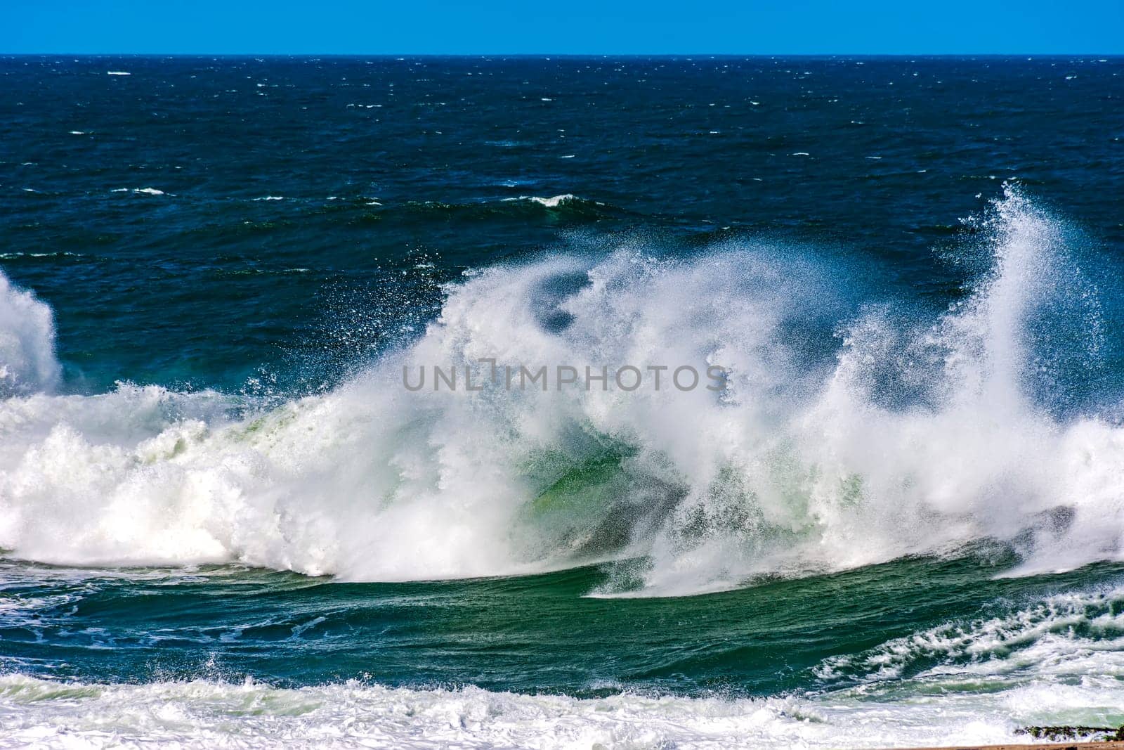 Strong atlantic sea waves with water drops by Fred_Pinheiro