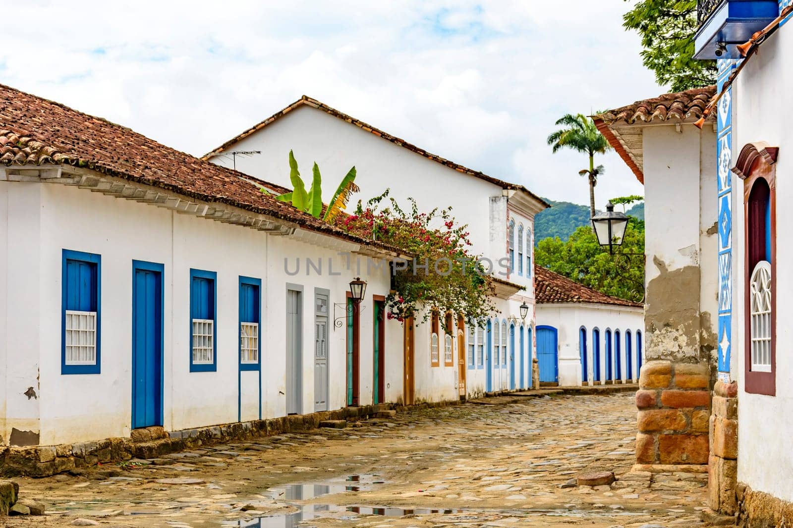 Streets of cobblestone and old houses in colonial style on the streets of the old and historic city of Paraty founded in the 17th century on the coast of the state of Rio de Janeiro, Brazil