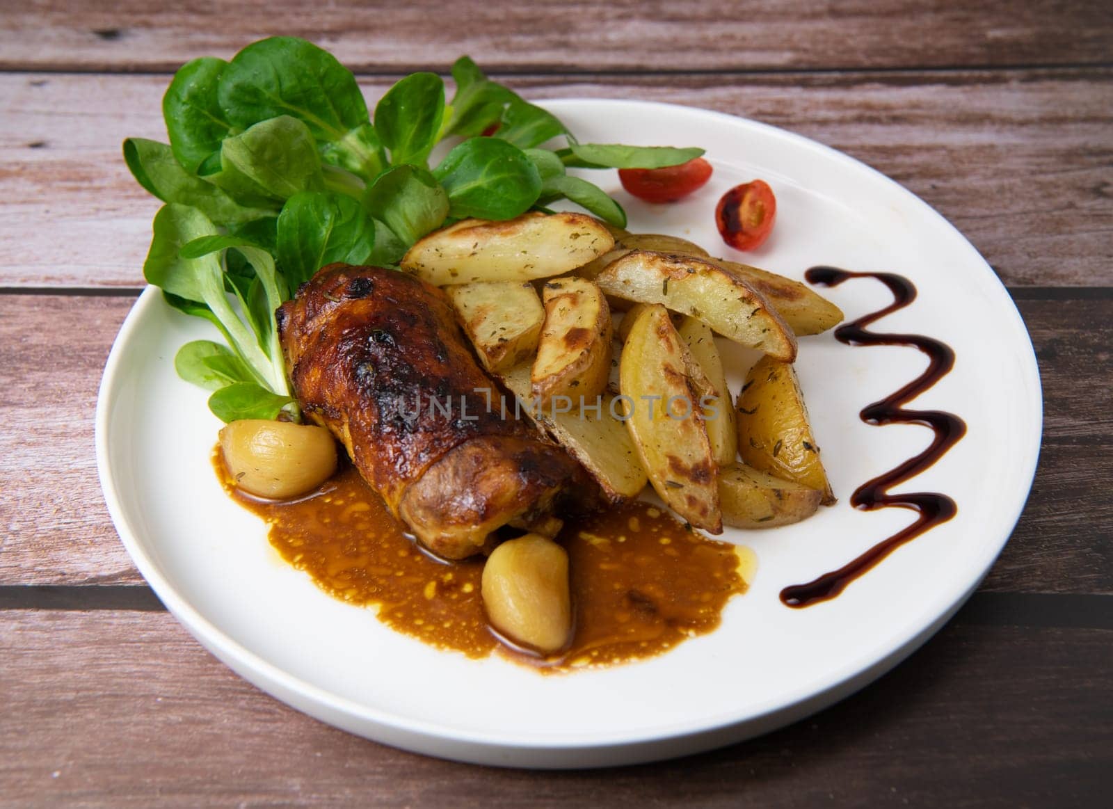 Recipe for boneless rolled chicken leg with potatoes and molasses-flavoured mache salad, High quality photo