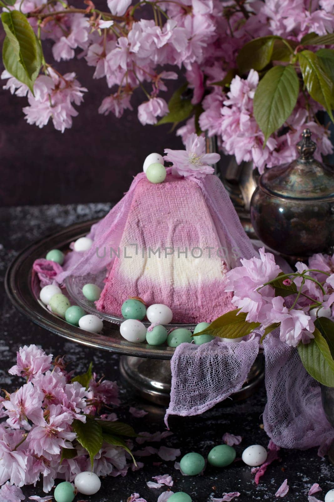 sweet curd orthodox easter on the background of purple sakura flowers, traditional food, sweet home, High quality photo