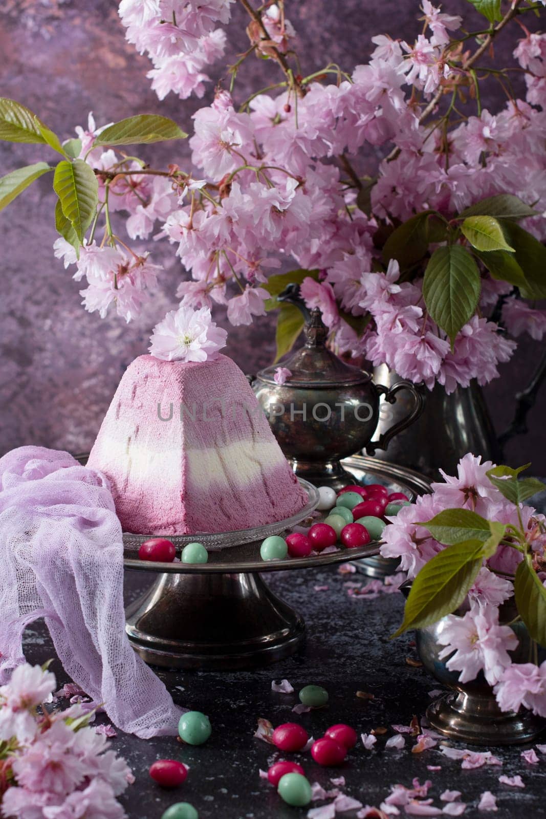 sweet curd orthodox easter on the background of purple sakura flowers, traditional food, sweet home, High quality photo
