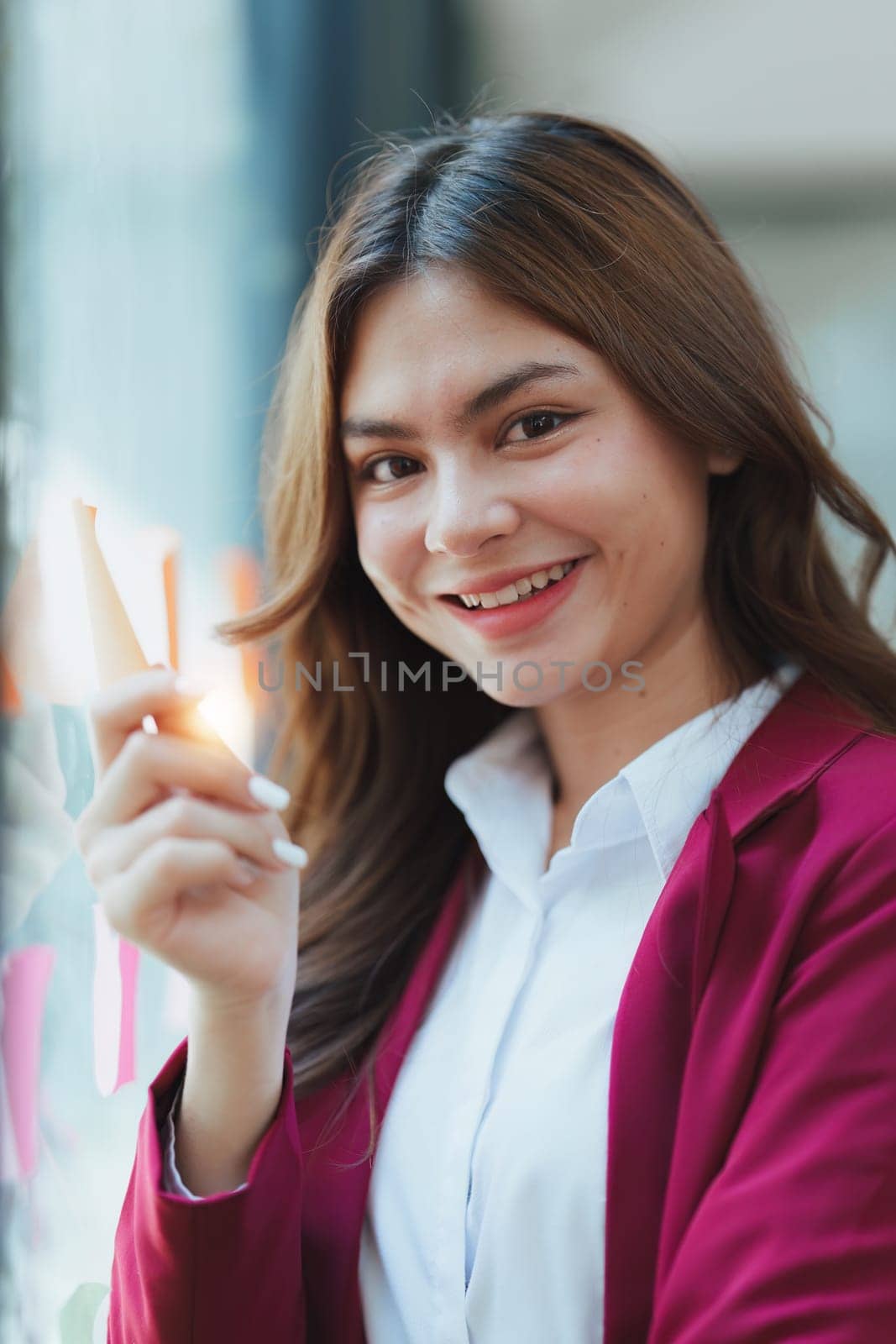 Beautiful asian business woman working with sticky note at office. Financial analysis and tax concept.