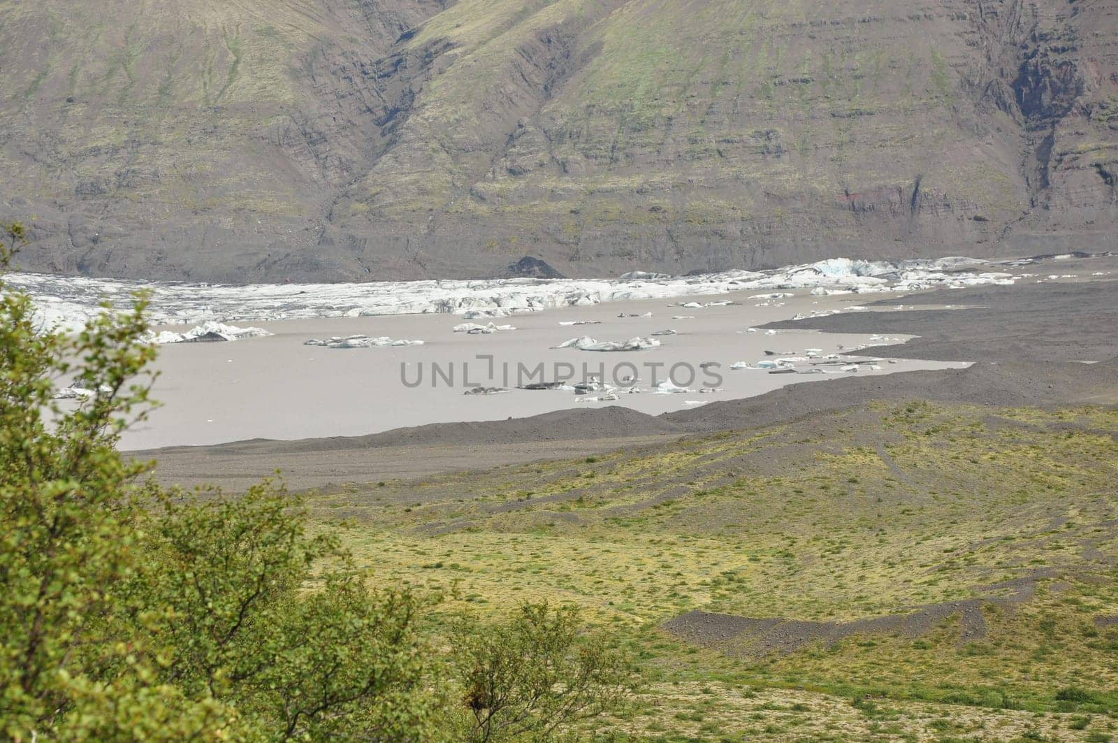 Glacier tongue and glacier lagoon of Skaftafell in Iceland