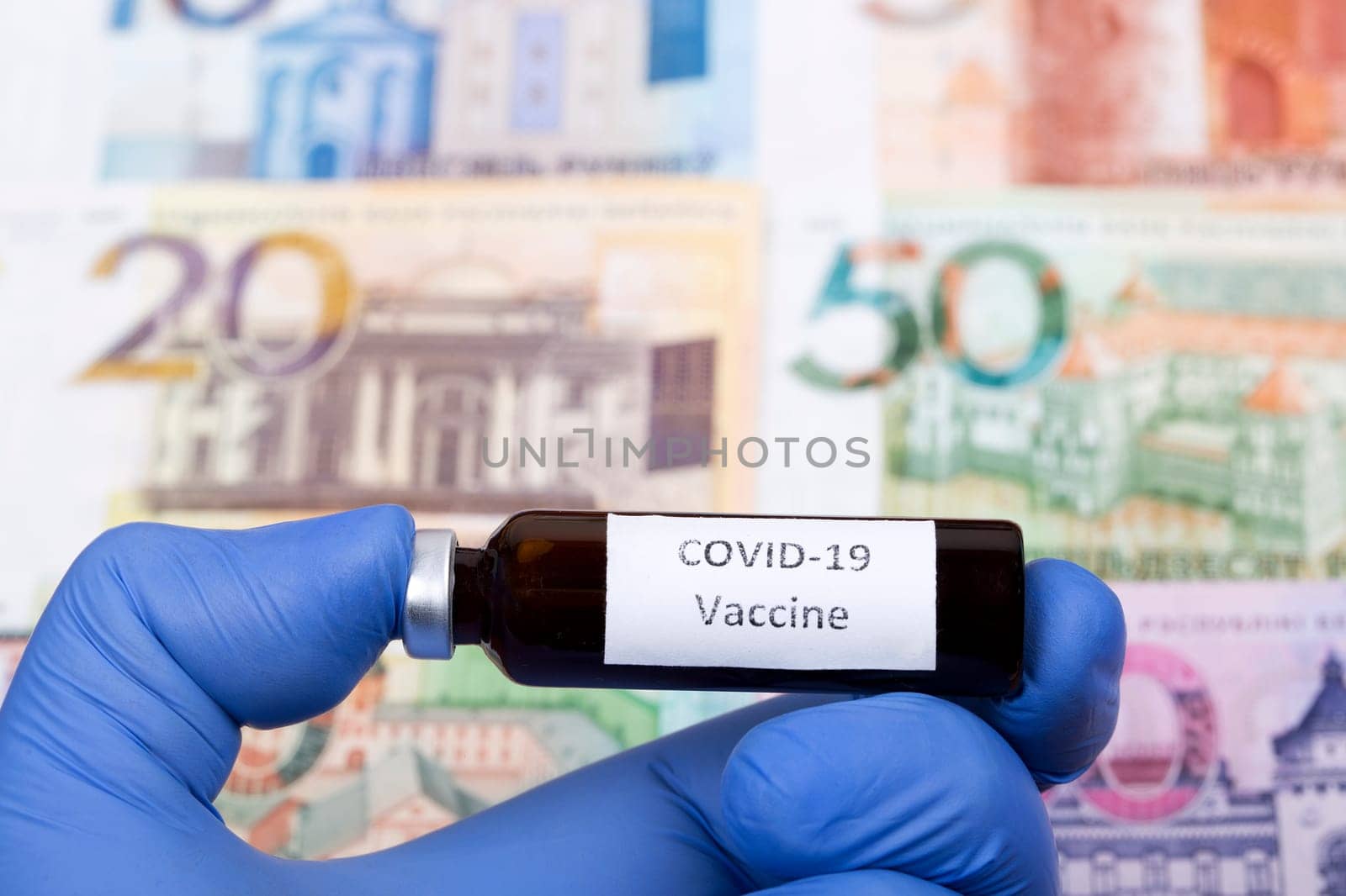 Vaccine against Covid-19 on the background of Belarusian money