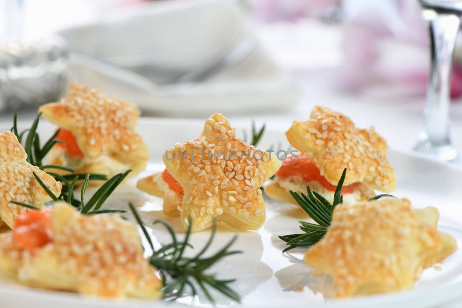 Puff pastry stars with salmon and cheese by Apolonia
