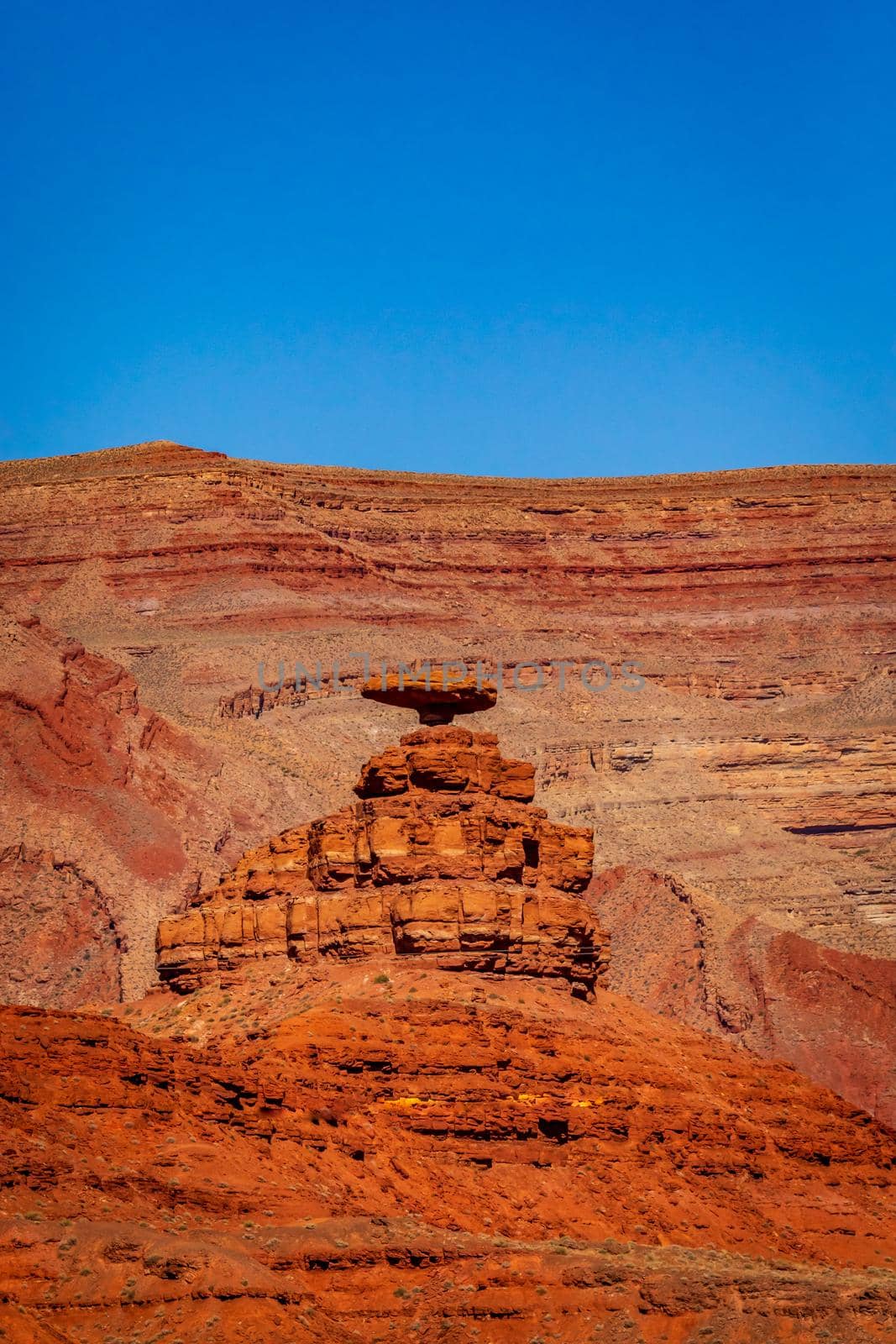 Mexican Hat Rock Formation by gepeng