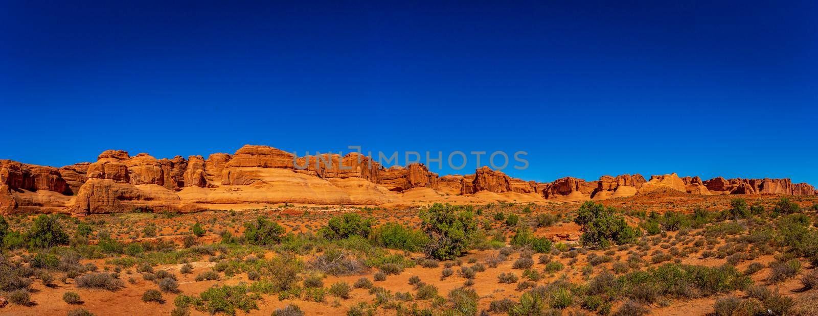 The Great Wall in Arches National Park by gepeng