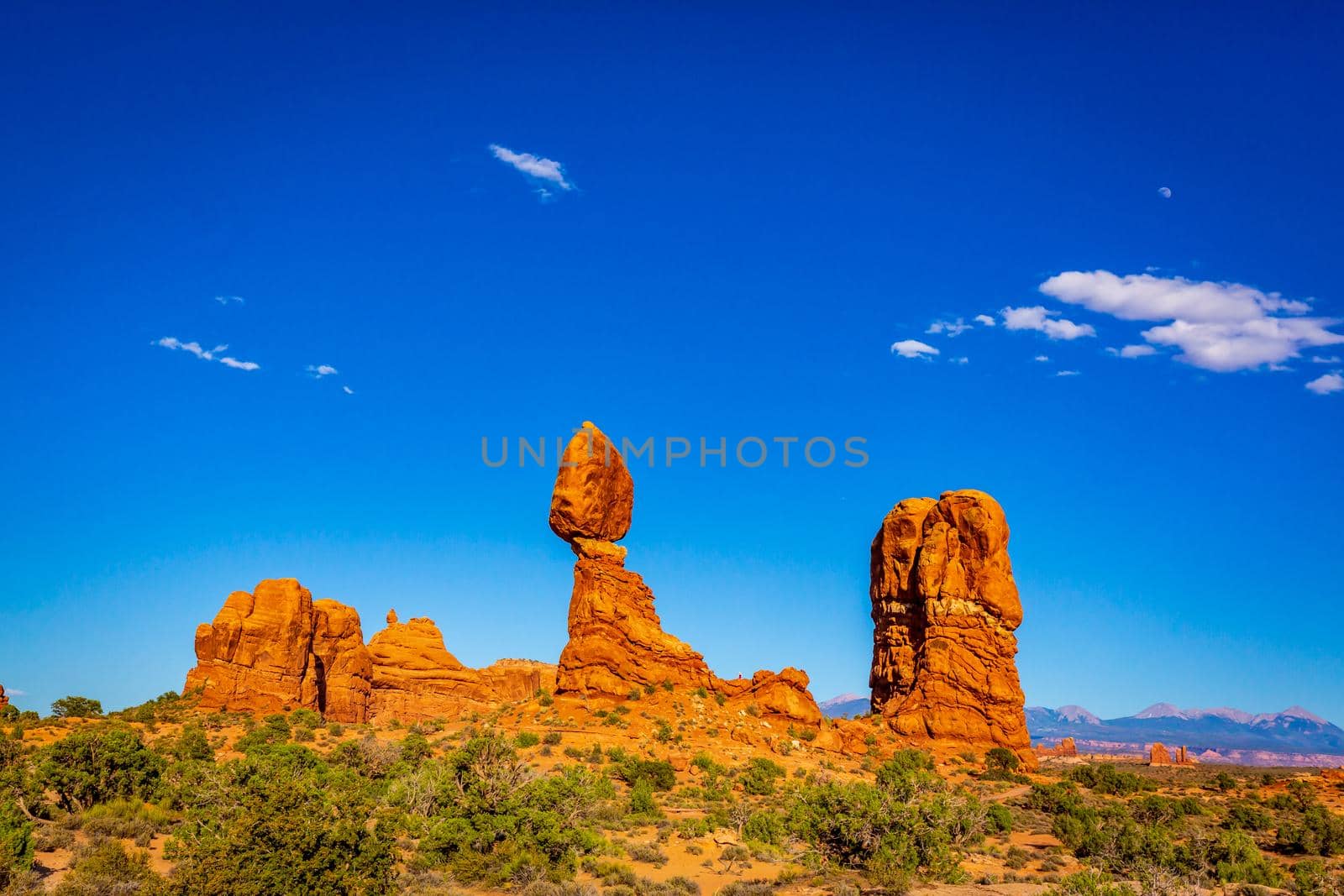 Balanced Rock and nearby rock formations in Arches National Park, Utah