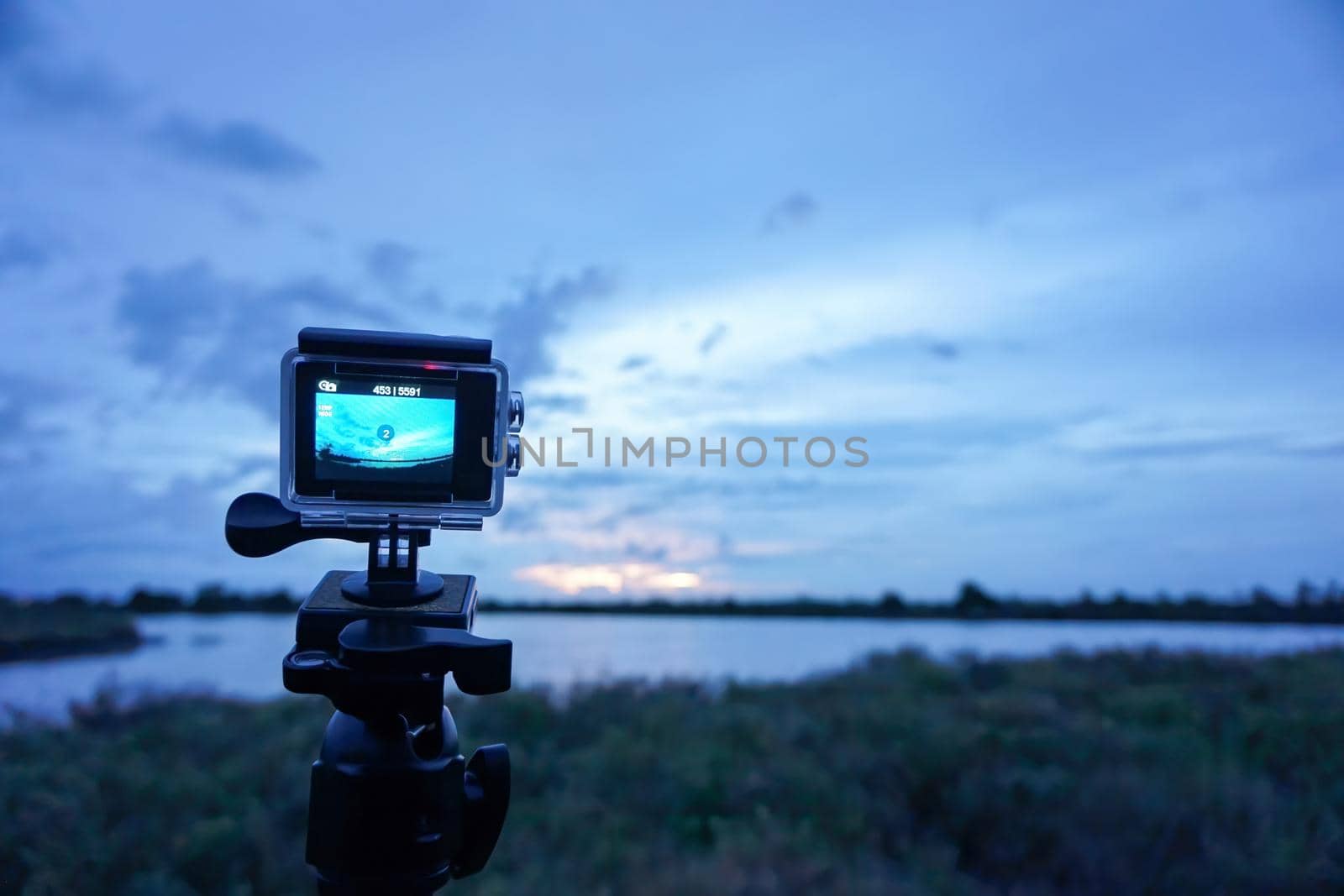 The camcorders have waterproof cases, setting the time to shoot the sky in the evening before it rains.
