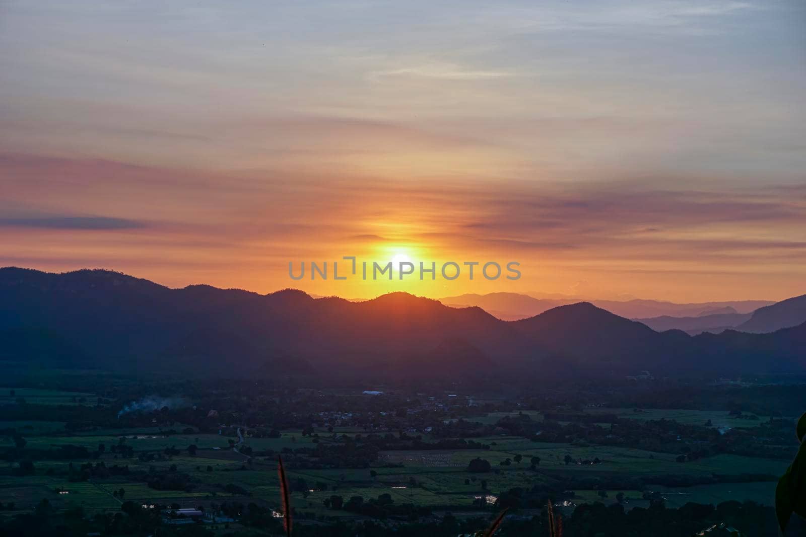 The sunset behind the mountain, the sky has a remote mountain orange, receives a light-reflecting orange.