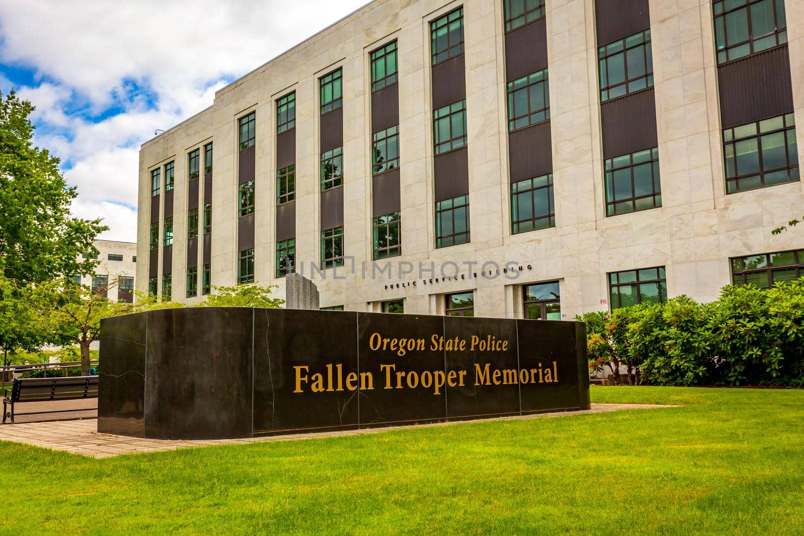 Oregon State Police Fallen Trooper Memorial in Oregon Capitol Mall, Salem