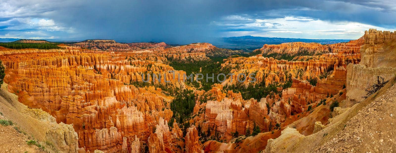 Bryce Amphitheater viewed from Inspiration Point, in Bryce Canyon National Park, Utah