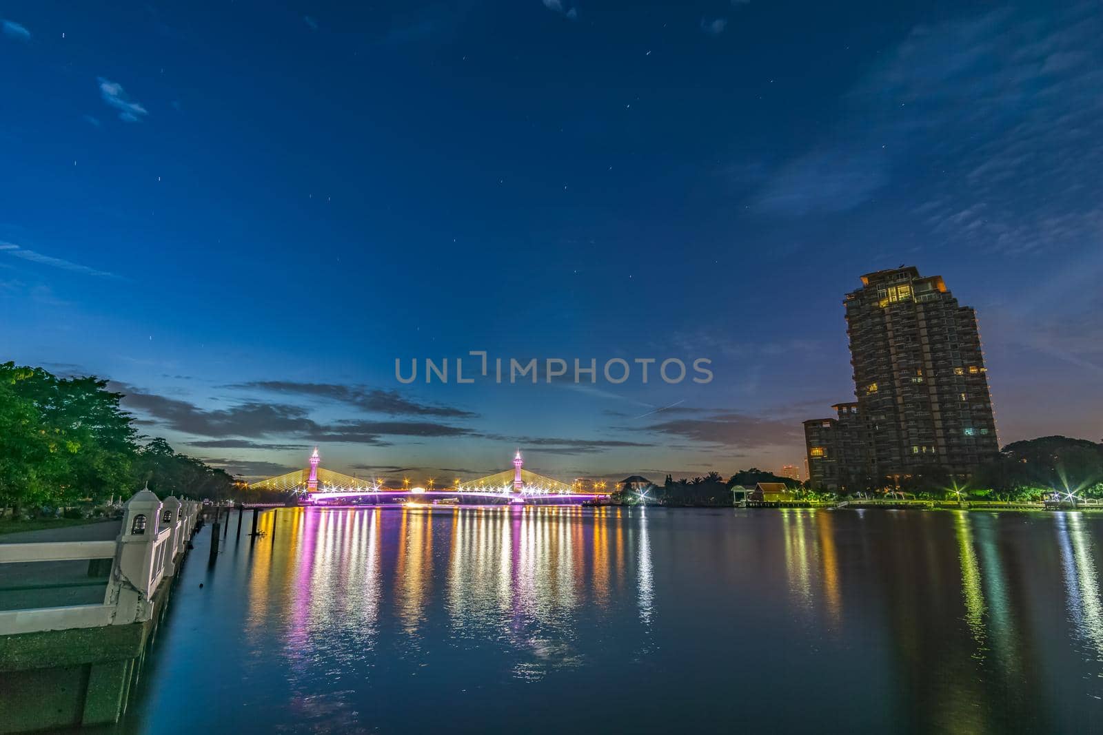 Bridge over the Chao Phraya River, turn on the LED lights at dusk.
