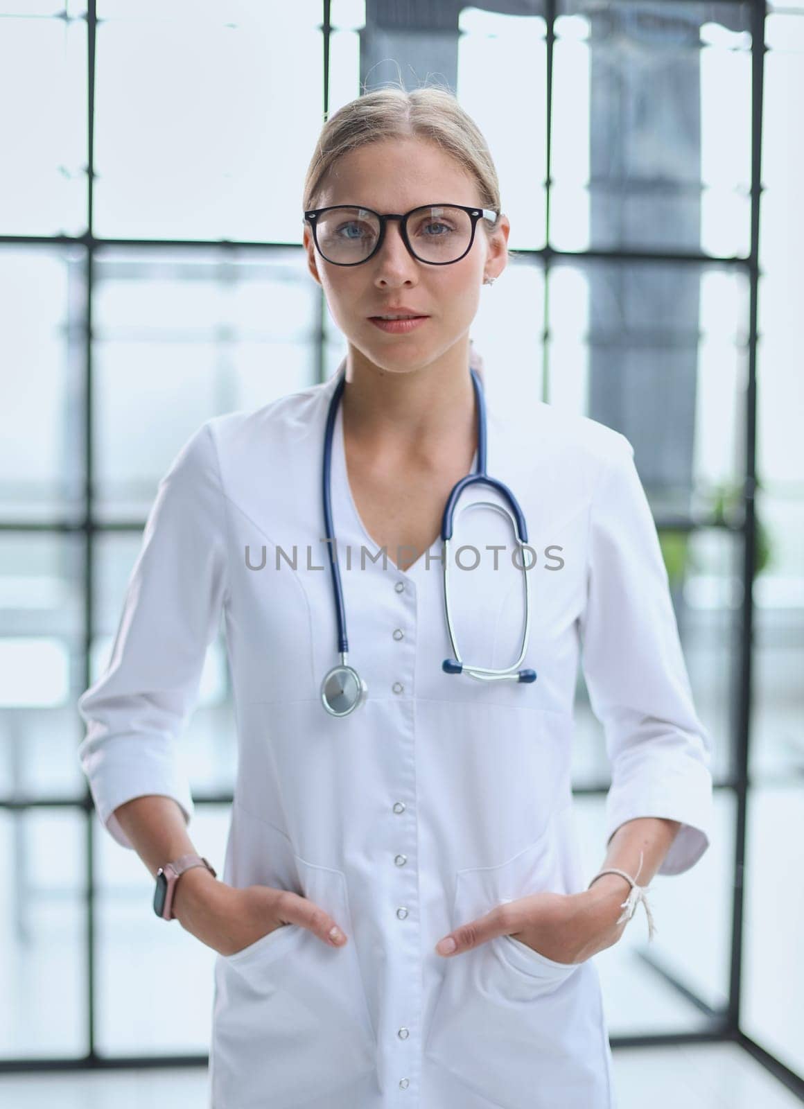 Photo confident lady doctor wear white coat eyeglasses